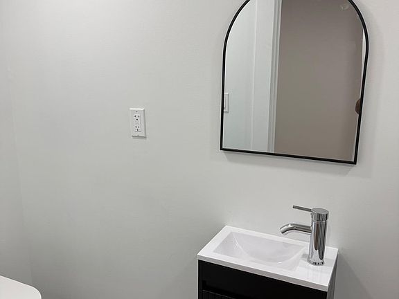 5th image of 68 W Rockland St #1