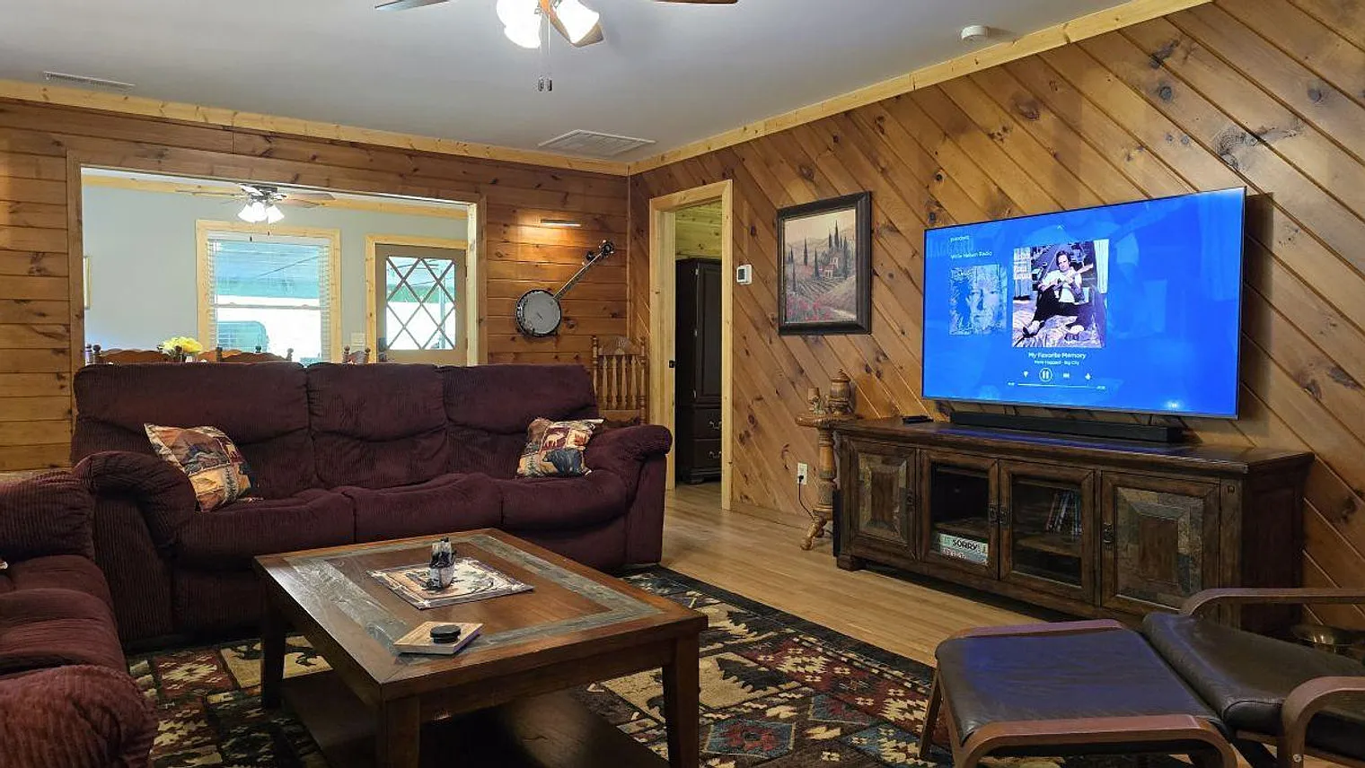 3 bed, 2.0 bath, 1485 sqft, $4,120 — Photo 2
