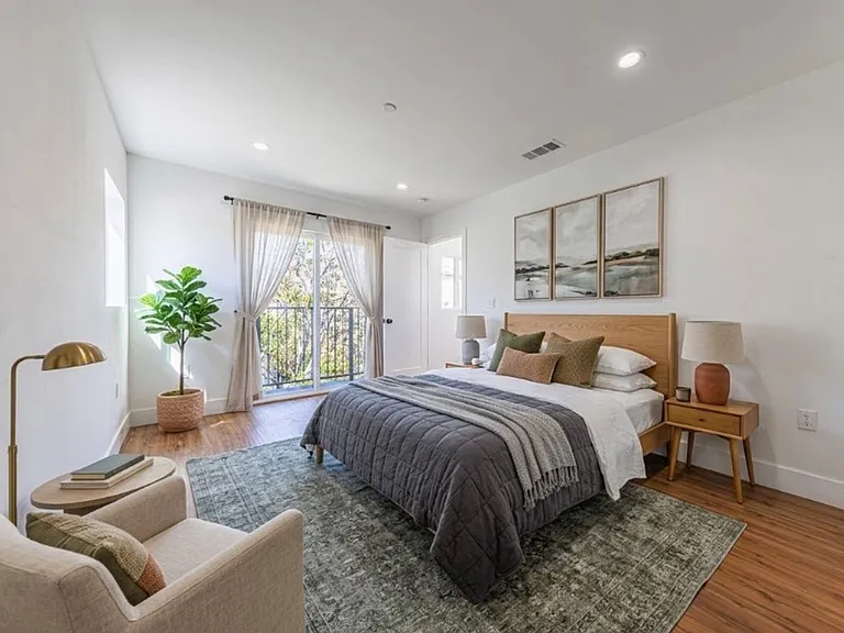 Luxury 3 & 4 Bed Townhomes | Walk to NoHo Arts District + Toluca Lake — Photo 41