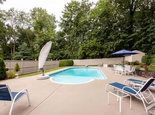 3 E Cross Rd, Stamford, CT 06907