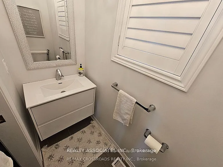 35 Cutts Cres — Photo 8