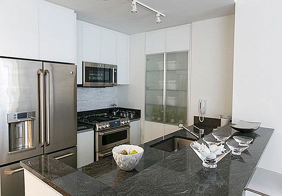 4th image of 160 W 62nd St APT 48B