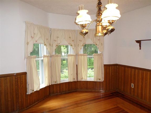 5th image of 1136 Chenango St