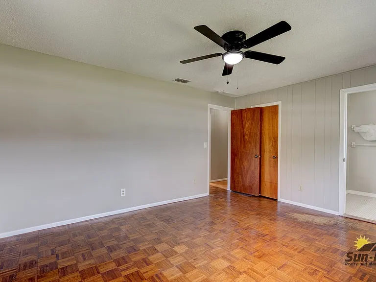 907 Hamilton St — Photo 16