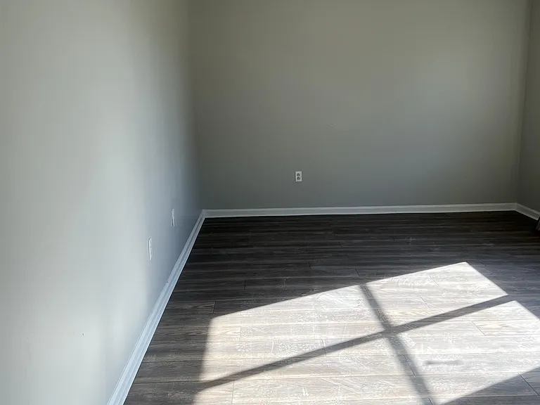 418 Hall Aly — Photo 2