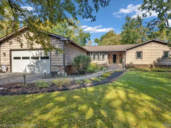565 Grampian Ave, Lake Orion, MI 48362