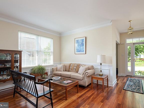 4th image of 304 Randall Ln