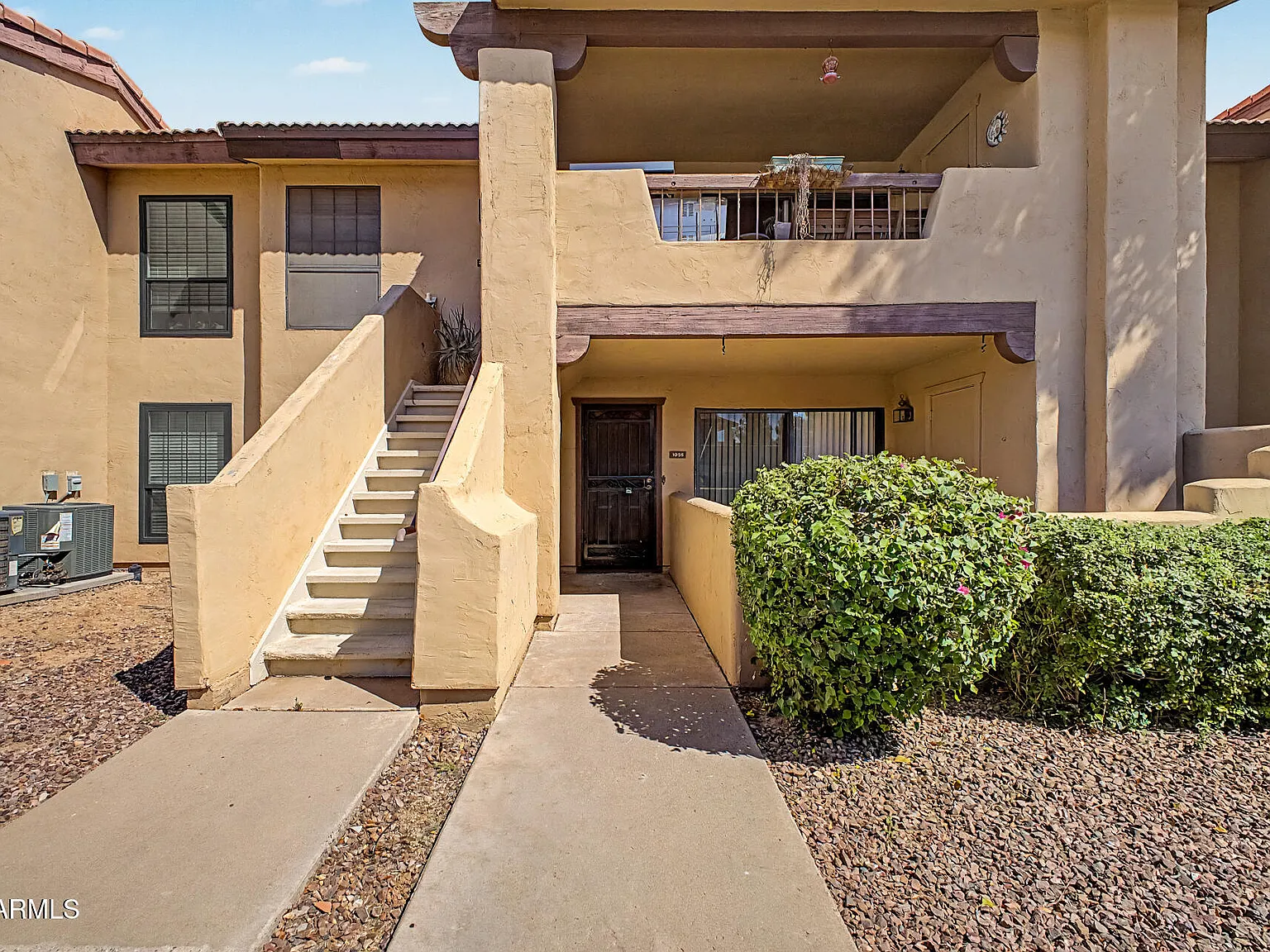 1 bed, 1.0 bath, 725 sqft, $1,300 — Photo 1