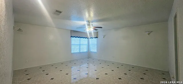 3 bed, 2.0 bath, 2187 sqft, $1,650 — Photo 3