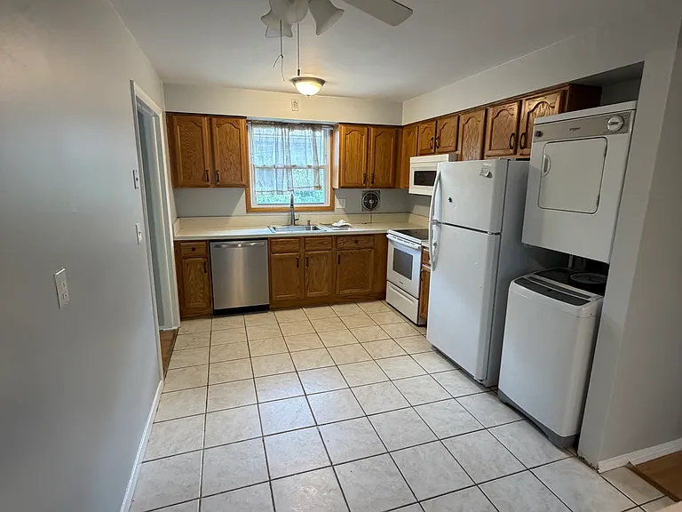 333 Sycamore St #2 — Photo 5