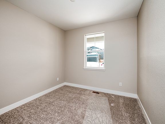 The Snowberry floorplan, flex space.