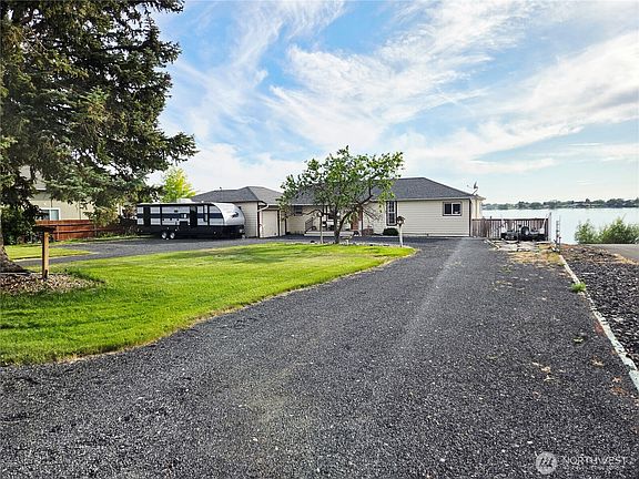 3rd image of 2360 Elgin Road NE