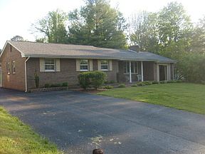 2nd image of 606 Cardinal Dr