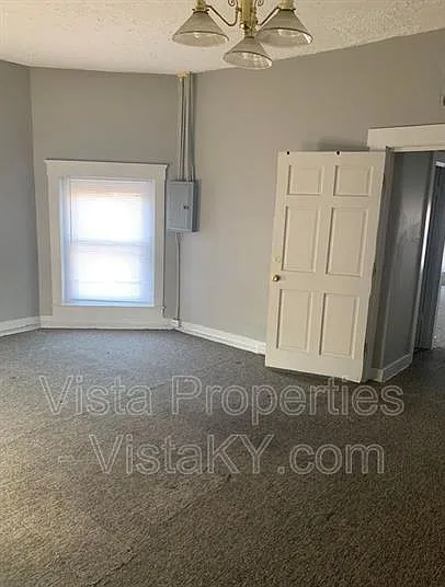 514 W Oak St — Photo 8