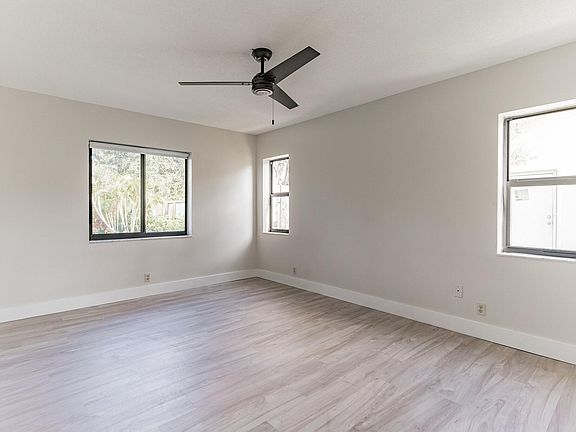 4th image of 409 SE 2nd St