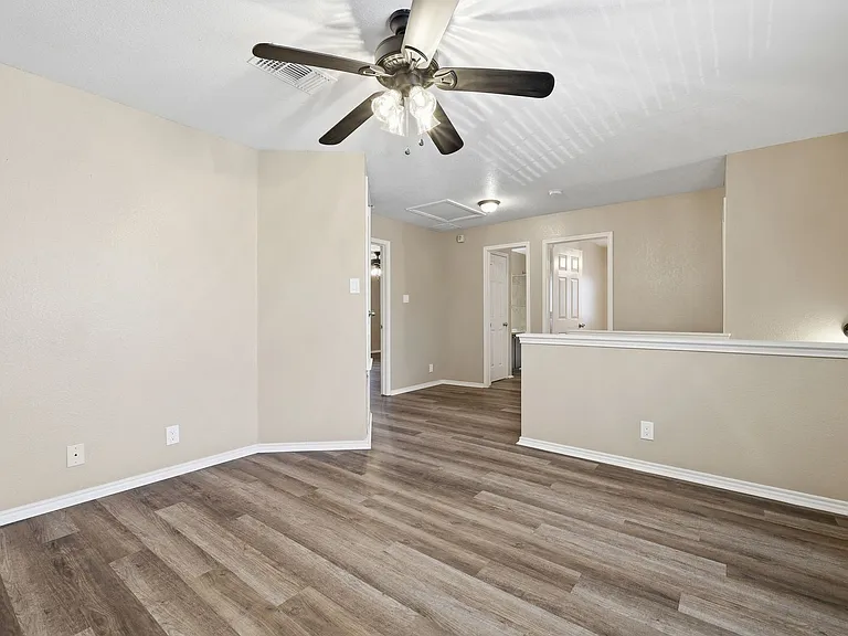 151 McLennan Oak — Photo 16