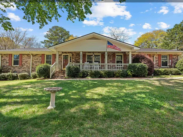 1004 Valley Creek Dr, Anniston, AL 36207