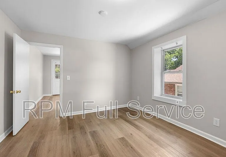 325 54th Ave N #E — Photo 12