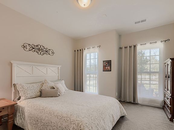 5th image of 2432 Parkwood Dr