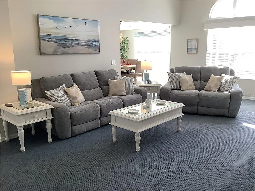 3 bed, 2.0 bath, 1907 sqft, $6,500 — Photo 3