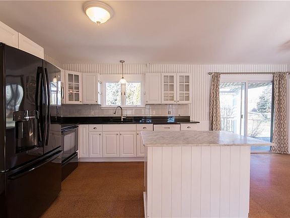 5th image of 161 Dexter St
