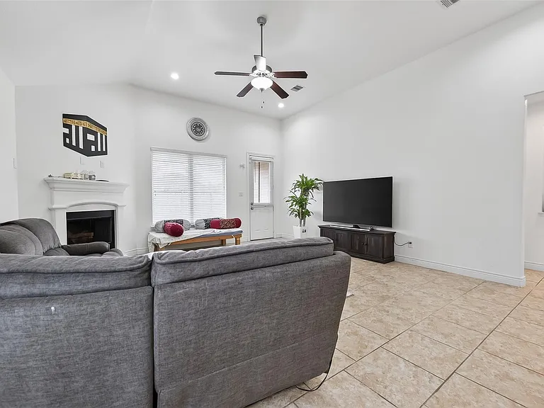 6515 Sterling Shores Ln — Photo 21