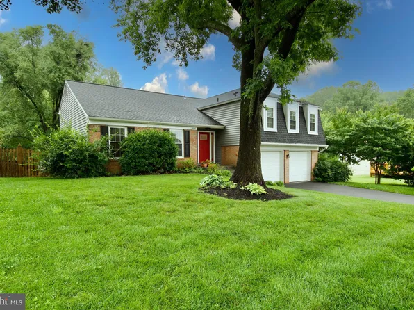 9528 Heathwood Ct, Burke, VA 22015