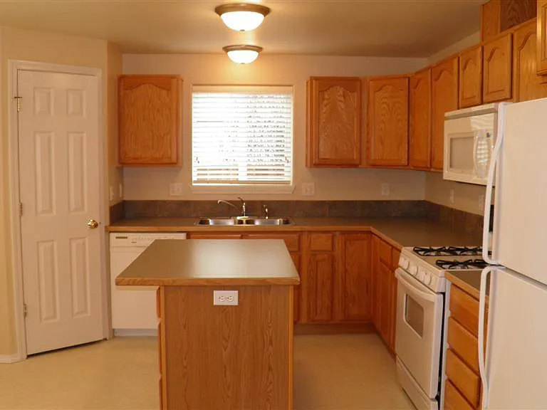 3340 NE Mendenhall Dr — Photo 9