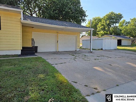2nd image of 1320 Lincoln St
