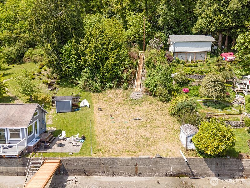 3rd image of 1230 Maplewood Beach Drive NW