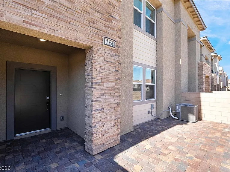 2558 Venetia Pointe St — Photo 2