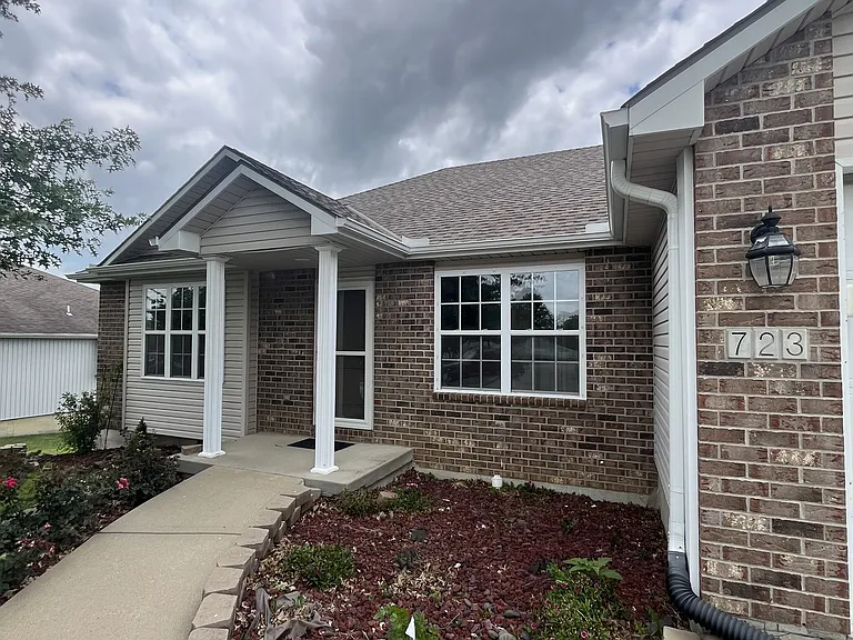 723 Iron Horse Dr — Photo 2