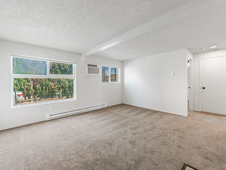 1321 W Sylvester St — Photo 11