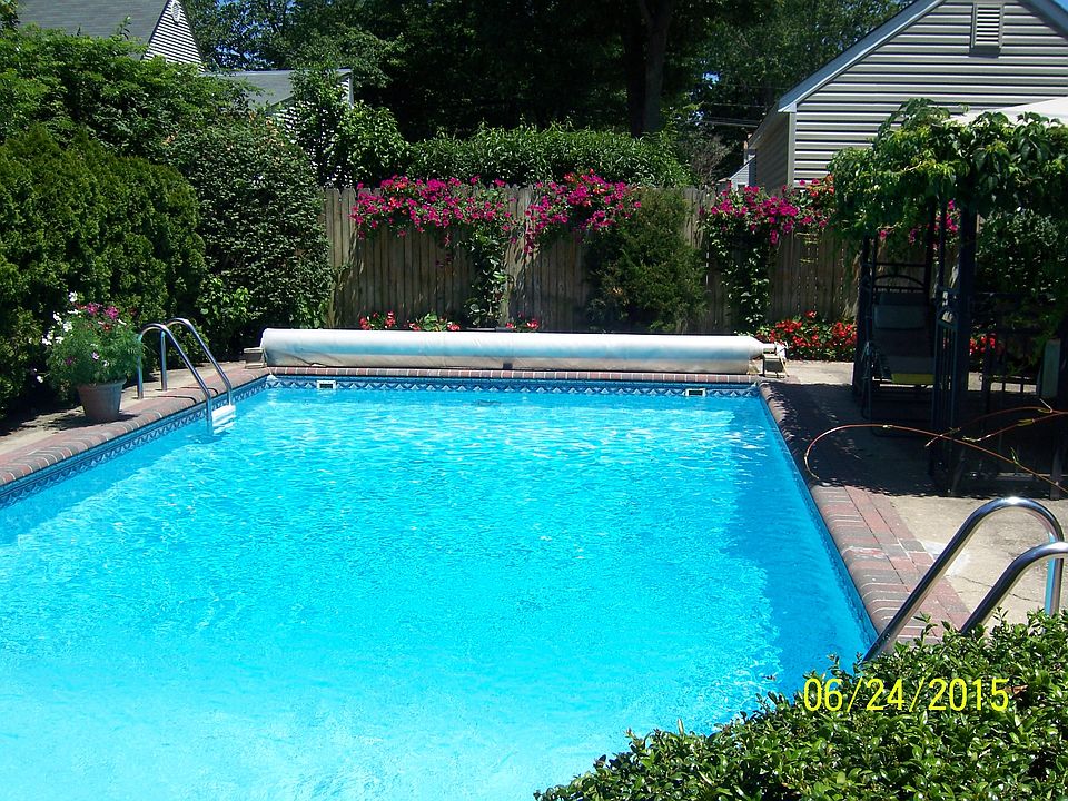 2nd image of 64 Colonial Rd