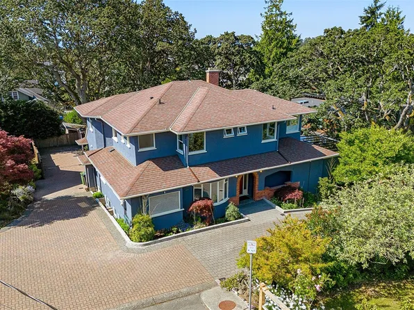 1 Briar Pl, Victoria, BC V8S 3J5