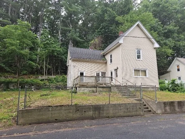 18 Keyes St, Belchertown, MA 01007