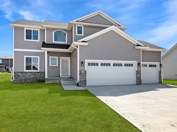 209 11th Ct NW, Bondurant, IA 50035