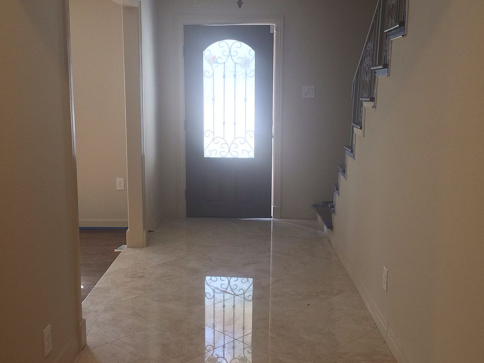 1st image of 1707 Oaks Dr