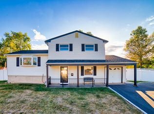 4 Barker Rd, Somerset, NJ 08873