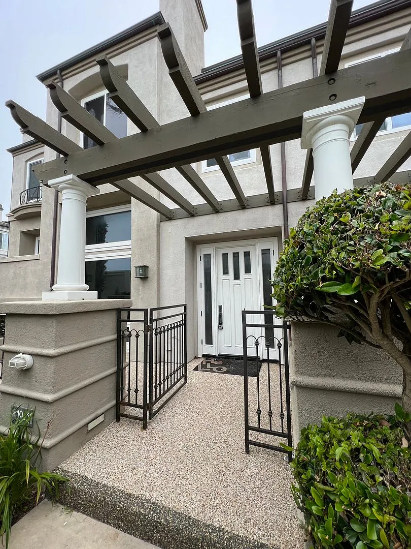HB Coastal Executive Home 2bed 2.5 bath with Ocean Views — Photo 3