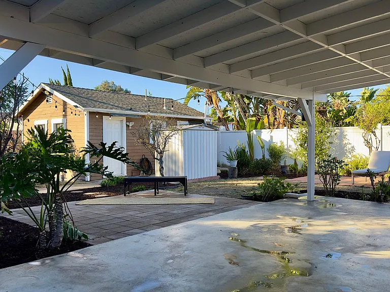 2133 N Buena Vista St — Photo 60