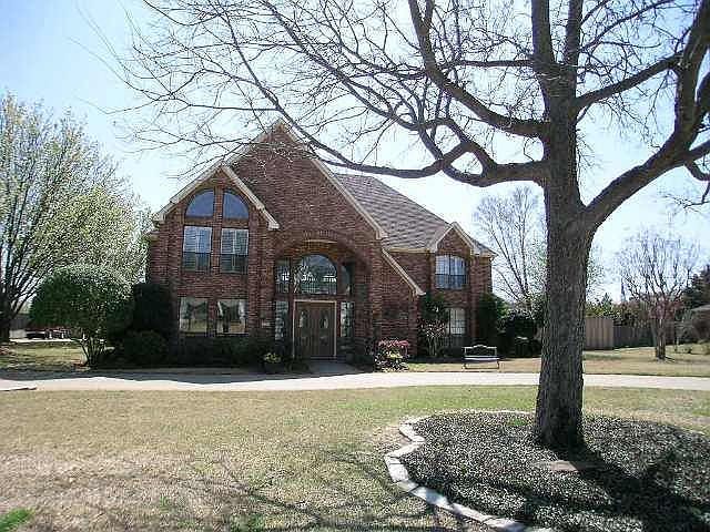 1st image of 819 Pearl Dr