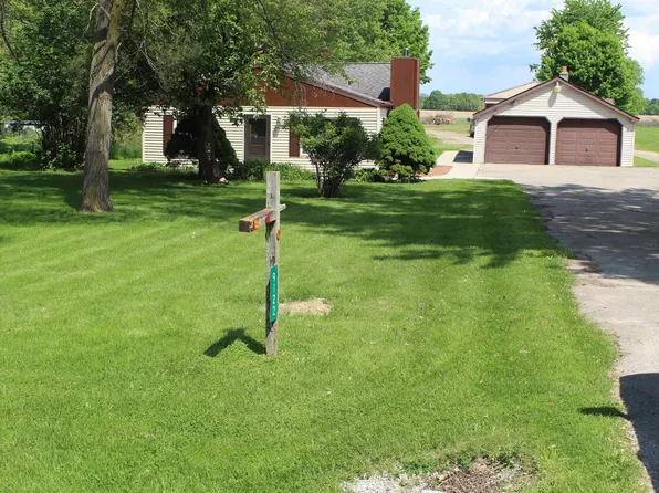 9122 N Genesee Rd, Mount Morris, MI 48458