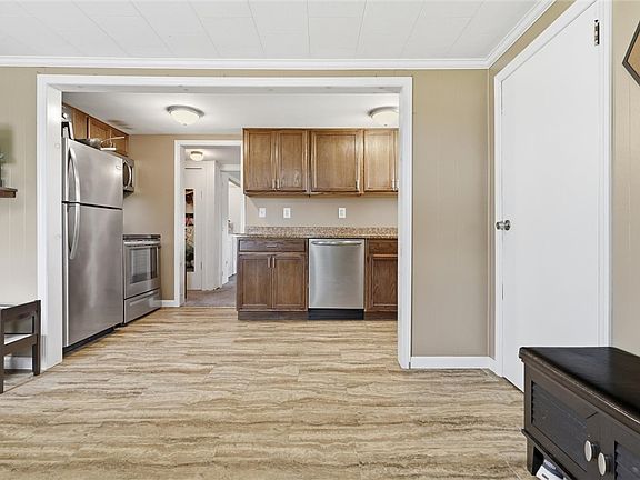 4th image of 2136 Springhill Furnace Rd