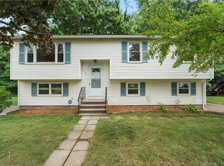 158 Cartpath Dr, Meriden, CT 06450