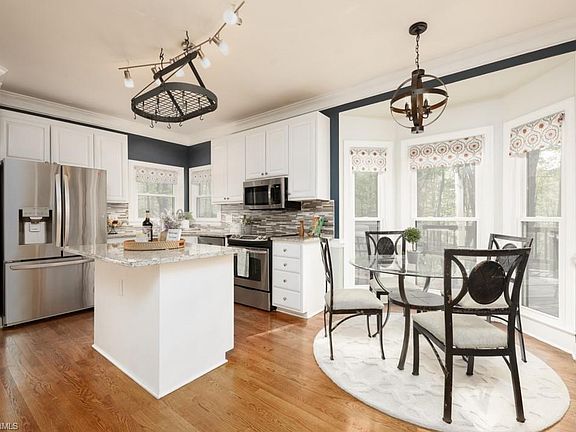 4th image of 2405 Regents Park Ln
