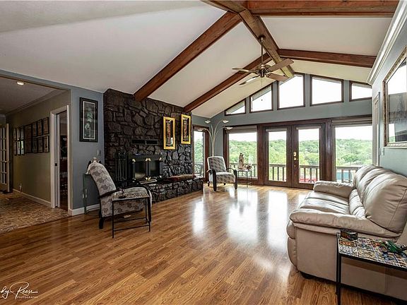 3rd image of 42 Portsmouth Dr