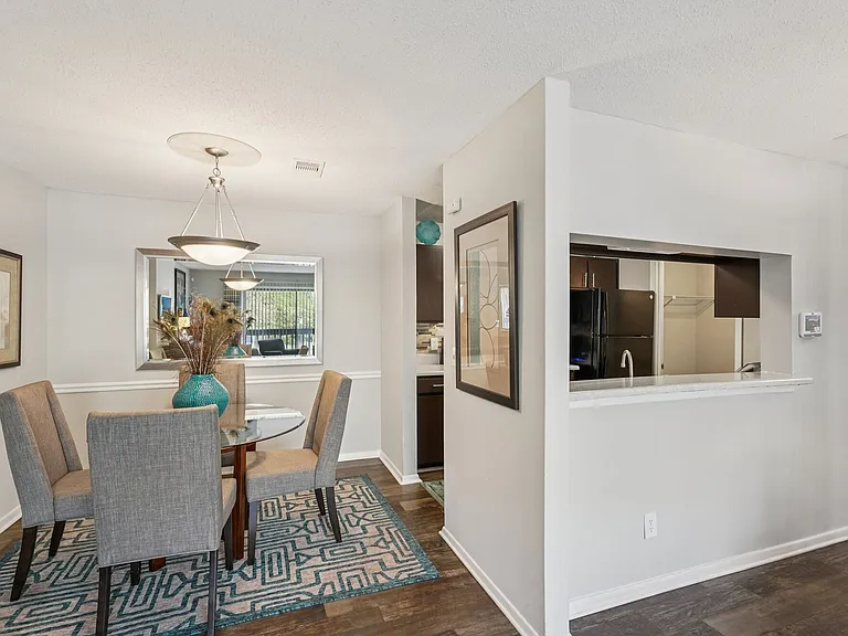 Polo Club Apartments — Photo 30