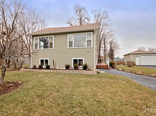1327 Juneway Ter, Round Lake Beach, IL 60073