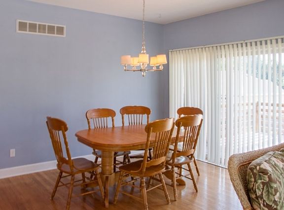 3rd image of 2613 Knollbrook Ct